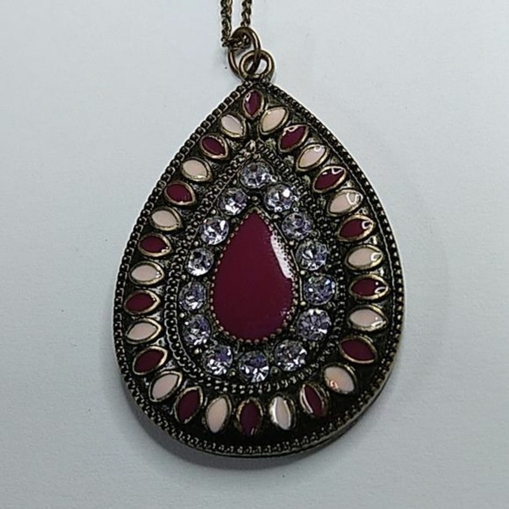 Pink and‎ purple teardrop pendant necklace